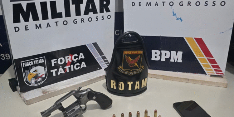 PM apreende arma e detém dupla em Cáceres