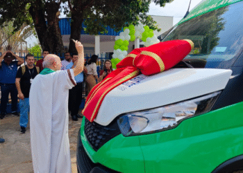 Cáceres entrega Unidade Odontológica Móvel
