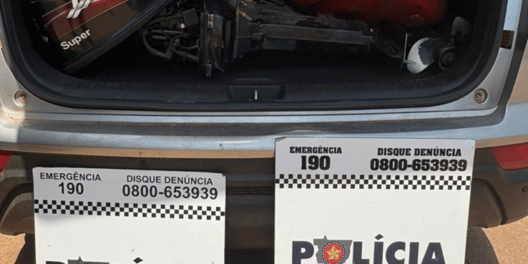 PM recupera carro roubado usado por facção em Cáceres