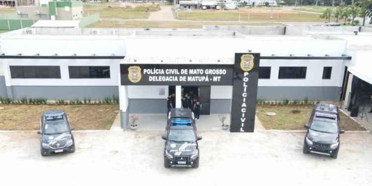 Homem preso por agredir companheira em Matupá