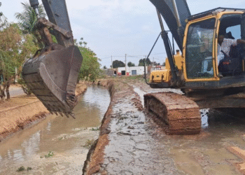 Prefeitura faz manutenção dos canais em Cáceres