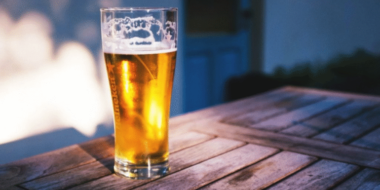 Jovem é internado após suspeita de intoxicação