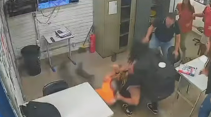 Pai agride professor após ele chamar atenção da filha