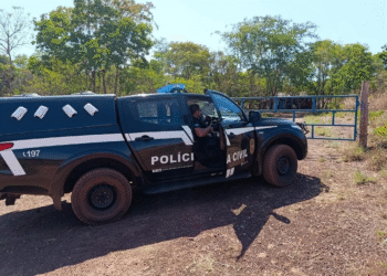 Mulher e filhos libertos de cárcere em MT