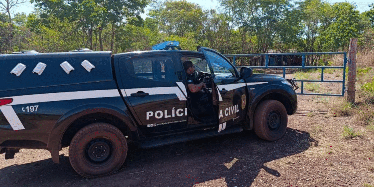 Mulher e filhos libertos de cárcere em MT