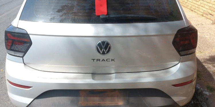 Homem preso e carro recuperado em Cuiabá