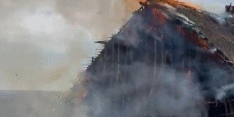 Incêndio atinge casa indígena em MT