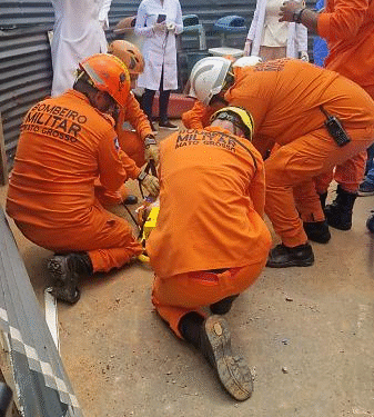 Homem que ficou 14h sobre caixa d’água, se joga de obra do Pronto-Socorro