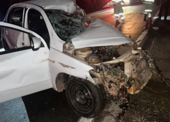 Homem morre em colisão entre carro e caminhão na BR-364