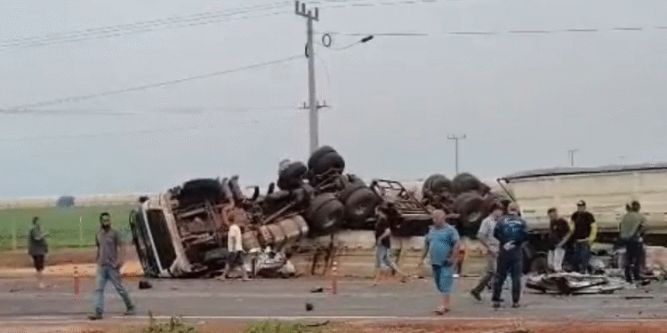 Acidente na BR-163 deixa um morto e um ferido em MT