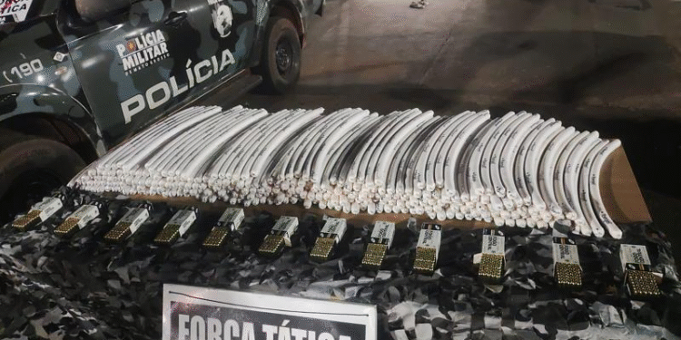 Homem é preso com explosivos e drogas em MT