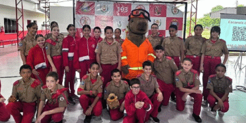 Bombeiros desafiam alunos de escolas militares