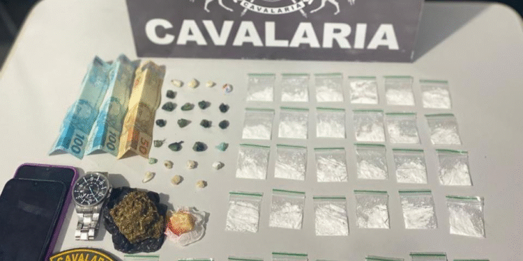 PM apreende drogas e detém quatro suspeitos em MT