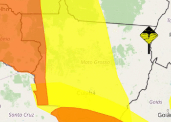 Chuva forte surpreende Cuiabá e causa estragos