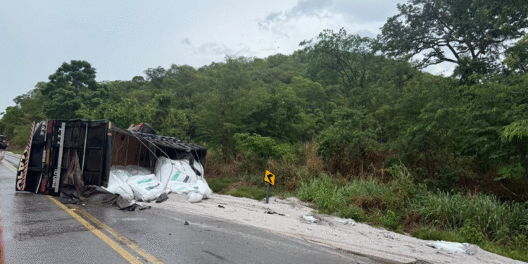 Chuvas causam dois acidentes seguidos