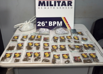 PM apreende 132 porções de drogas e detém suspeitos em MT