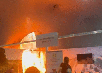 Incêndio atinge área central da COP 30 em Belém