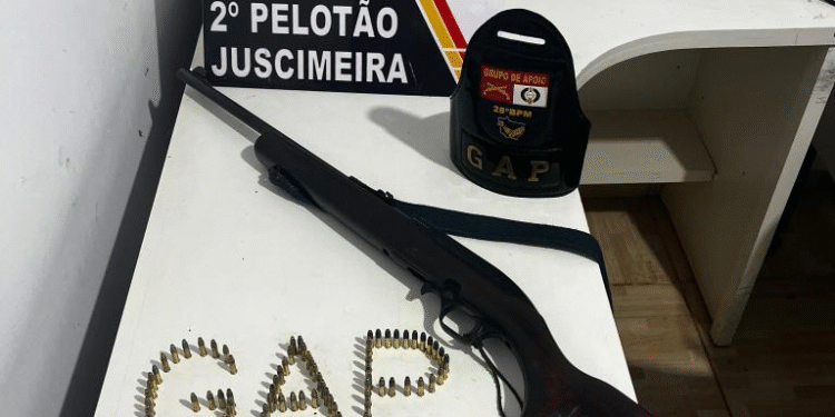 Homem é preso com espingarda e 81 munições em MT