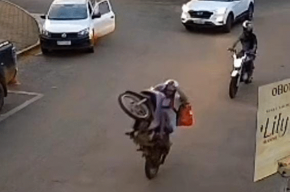 Motociclista é preso no Centro de Cáceres