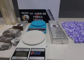 PM apreende drogas e detém quatro em MT