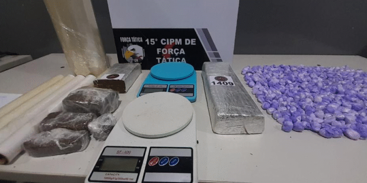 PM apreende drogas e detém quatro em MT