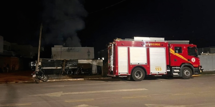 Bombeiros contêm incêndio em MT