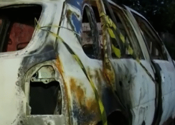 Homem incendia carro da ex