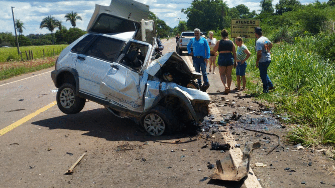 Jovem Morre em Colisão Frontal