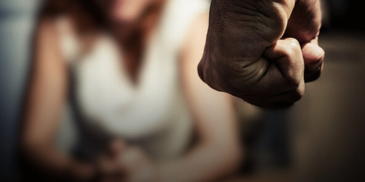 PM prende suspeito por violência doméstica