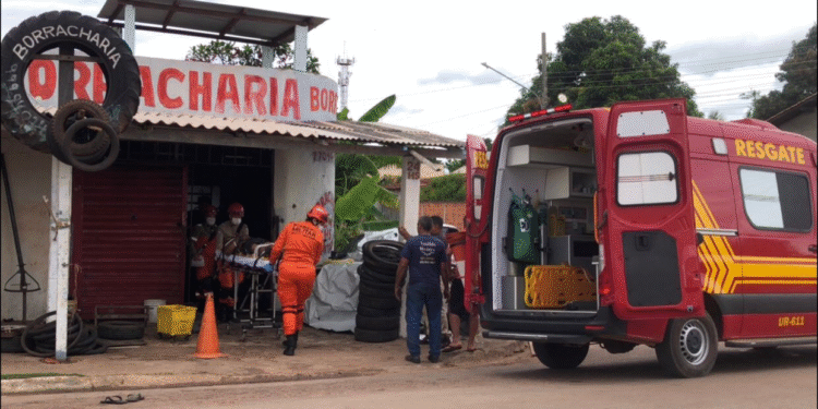 Homem é baleado em borracharia de Cáceres