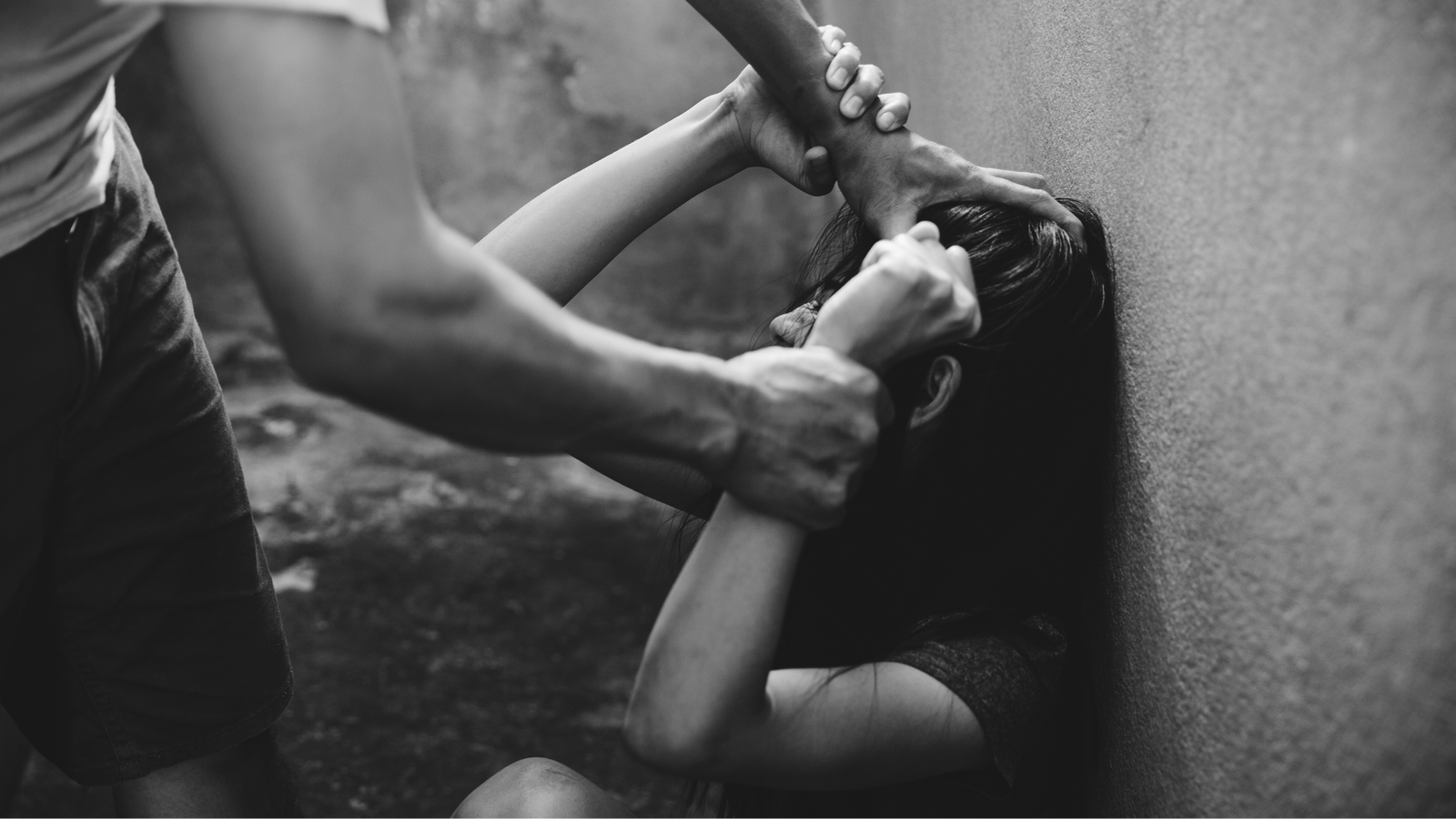 Mulher se joga de carro em movimento para escapar de tentativa de estupro em Cáceres