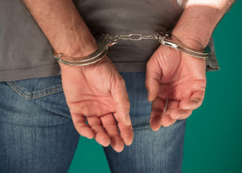 Homem embriagado causa acidente, desacata policiais e acaba preso em Cáceres