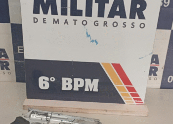 Homem é detido com facão e simulacro de arma após confusão em bar em Cáceres