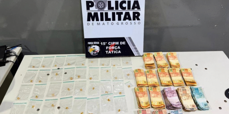 Força Tática prende homem com 43 porções de pasta base e quase R$ 4 mil em Várzea Grande