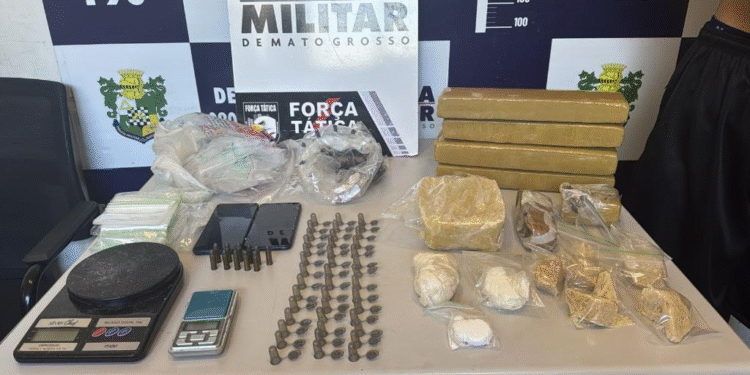 Força Tática prende homem e apreende adolescente por tráfico e apreende drogas e munições em Sorriso