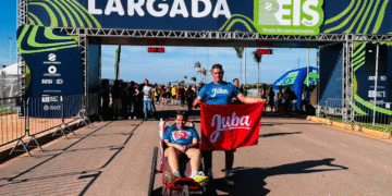 Pai e filha cadeirante emocionam o Brasil ao concluir Corrida de Reis mesmo após imprevisto