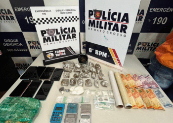 Operação em Cáceres: polícia encontra drogas, balanças e até máquina de cartão em residência