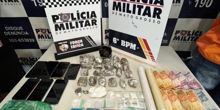 Operação em Cáceres: polícia encontra drogas, balanças e até máquina de cartão em residência