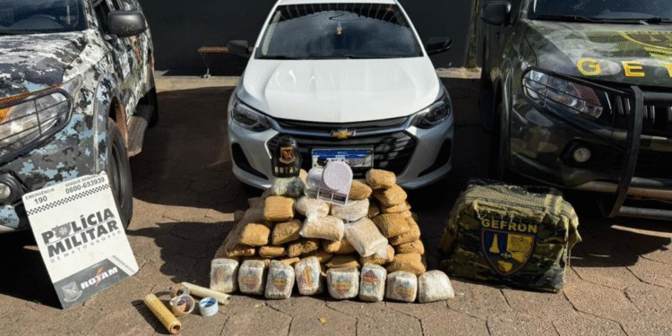 Rotam e Gefron apreendem 117 quilos de drogas e recuperam carro furtado em Várzea Grande