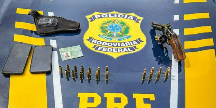 PRF apreende arma, munições e prende três homens na BR-070 em Várzea Grande