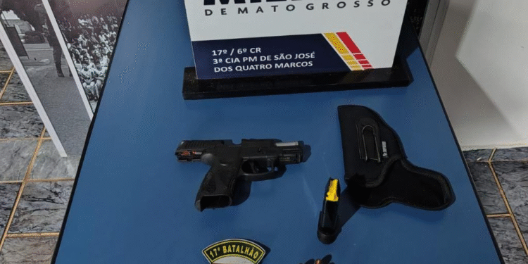 PM prende dois homens por porte ilegal de armas em São José dos Quatro Marcos