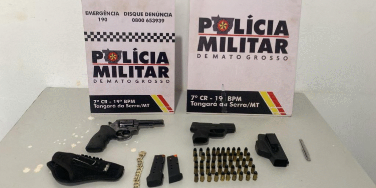 Homem é preso com armas e munições após ameaça em casa noturna em Tangará da Serra