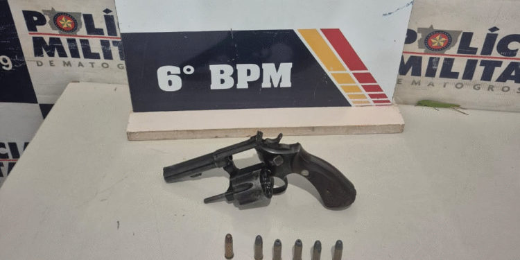 Homem é preso por porte ilegal de arma durante festa em Cáceres