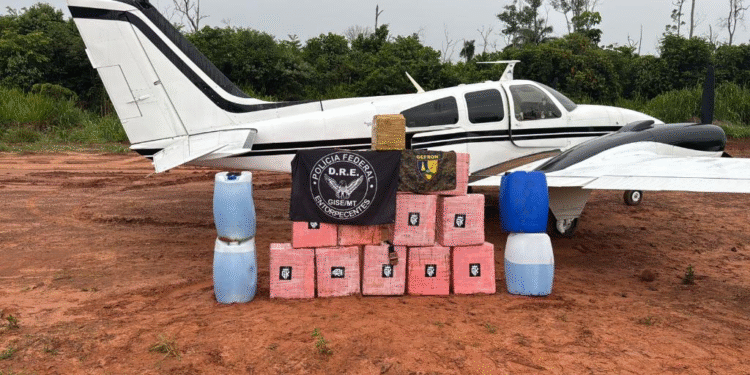 Gefron e Polícia Federal apreendem meia tonelada de cocaína em pista clandestina