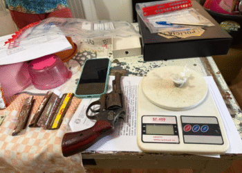 Jovem de 18 anos é preso com arma calibre .38 e droga durante operação da Polícia Civil em Cáceres