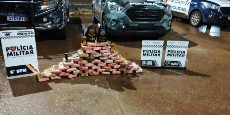 PM apreende 50 tabletes de maconha e prende suspeito de 21 anos em Cáceres