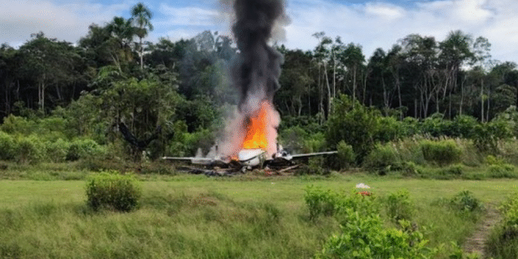 Operação conjunta destrói três aviões usados no tráfico na fronteira entre Brasil e Peru