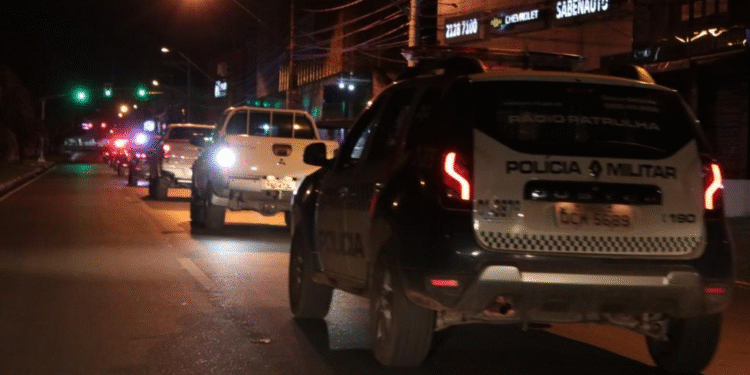 Homem é preso após esfaquear a esposa e sofrer acidente durante fuga em Cáceres