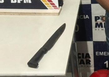 Homem é preso após tentar matar o próprio irmão com facão em Cáceres