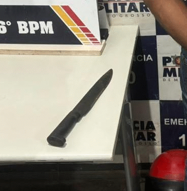 Homem é preso após tentar matar o próprio irmão com facão em Cáceres